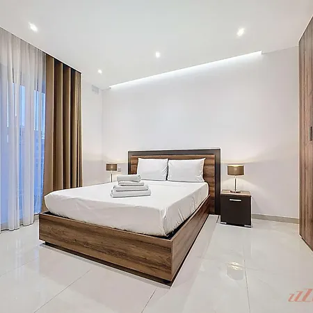 Rooftop 3br With Plunge Pool & Bbq Near Airport
