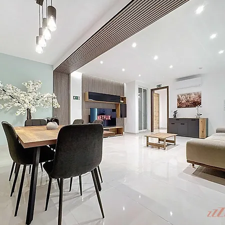 Rooftop 3br With Plunge Pool & Bbq Near Airport *
