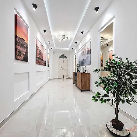 Rooftop 3br With Plunge Pool & Bbq Near Airport Σπίτι διακοπών