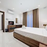 Rooftop 3br With Plunge Pool & Bbq Near Airport