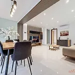 Rooftop 3br With Plunge Pool & Bbq Near Airport *