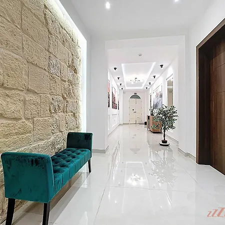 Holiday home Rooftop Oasis With Plunge Pool & Bbq