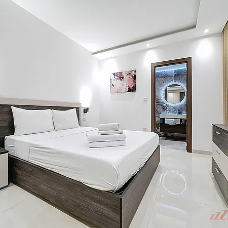 Σπίτι διακοπών Rooftop 3br With Plunge Pool & Bbq Near Airport *