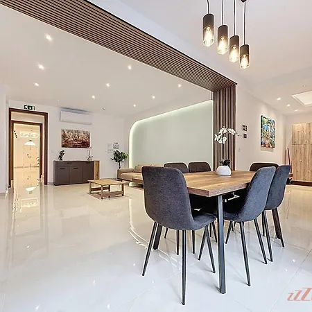 Rooftop 3br With Plunge Pool & Bbq Near Airport Σπίτι διακοπών *