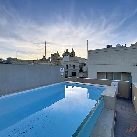 Rooftop 3br With Plunge Pool & Bbq Near Airport Hal Ghaxiak
