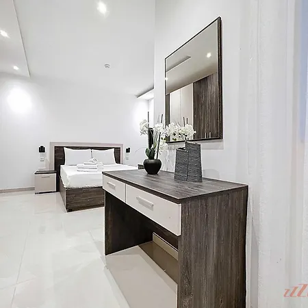 Rooftop 3br With Plunge Pool & Bbq Near Airport
