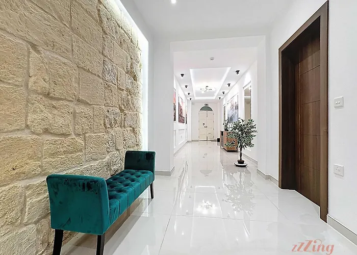 Holiday home Rooftop Oasis With Plunge Pool & Bbq