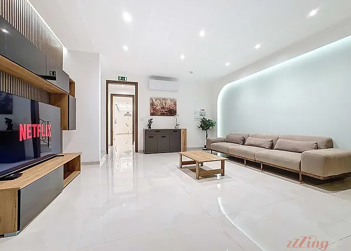 Rooftop Oasis With Plunge Pool & Bbq