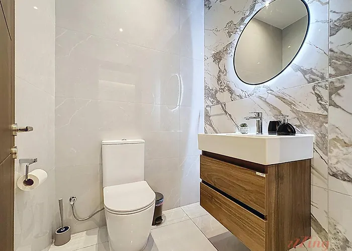 Holiday home Rooftop Oasis With Plunge Pool & Bbq