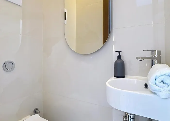 Rooftop Oasis With Plunge Pool & Bbq Holiday home