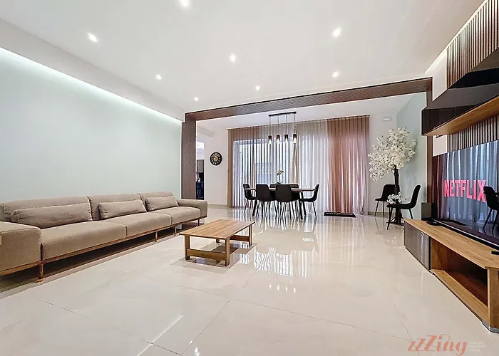 Holiday home Rooftop Oasis With Plunge Pool & Bbq *